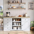Un espace mieux organise grace a ce armoire aux lignes soignees, finition chene et dore