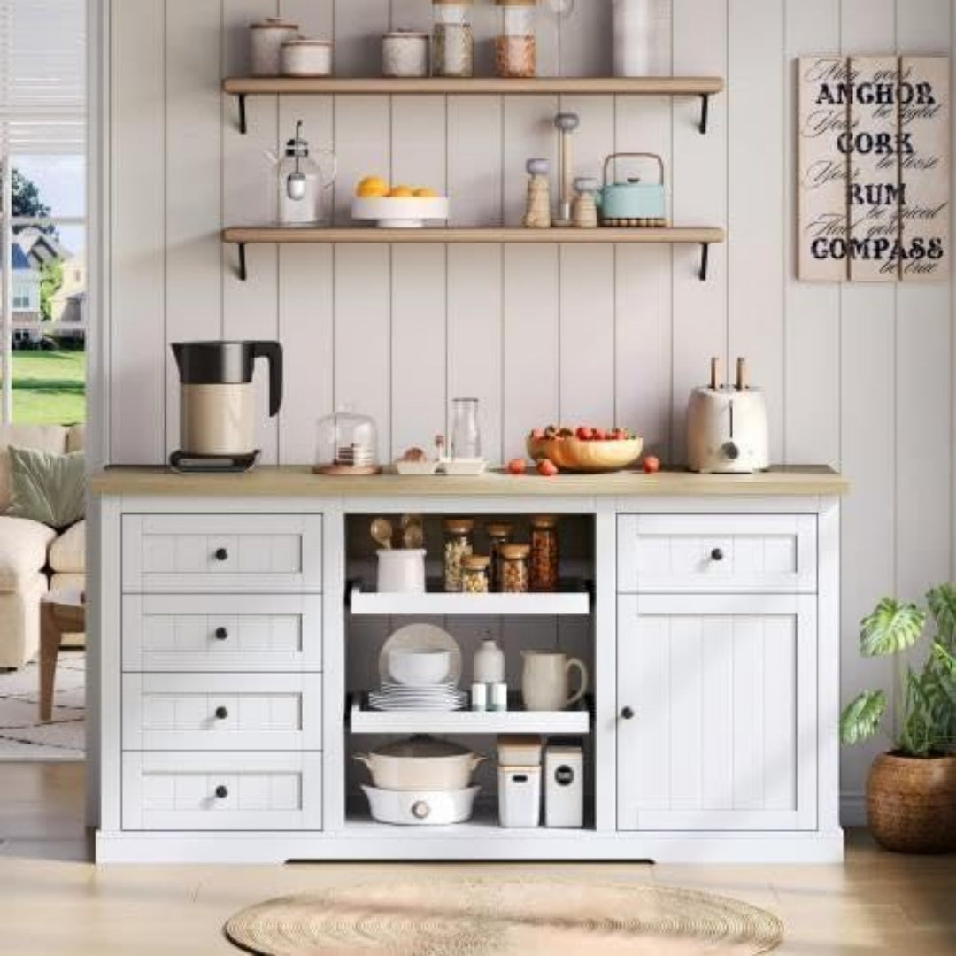 Un espace mieux organise grace a ce armoire aux lignes soignees, finition chene et dore