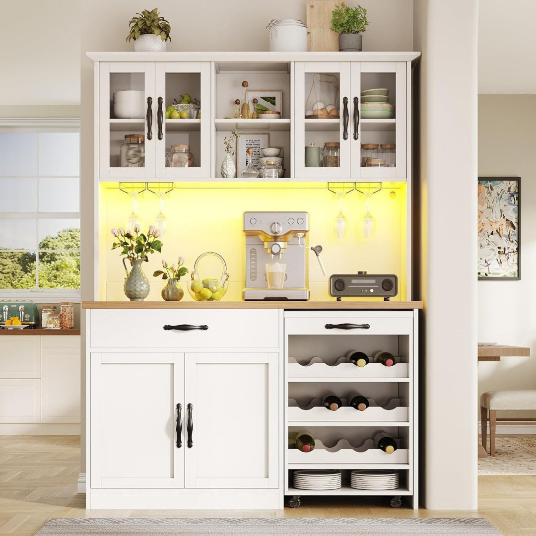 Une touche de caractere, buffet avec tiroirs, avec portes dans un ton blanc et bois naturel