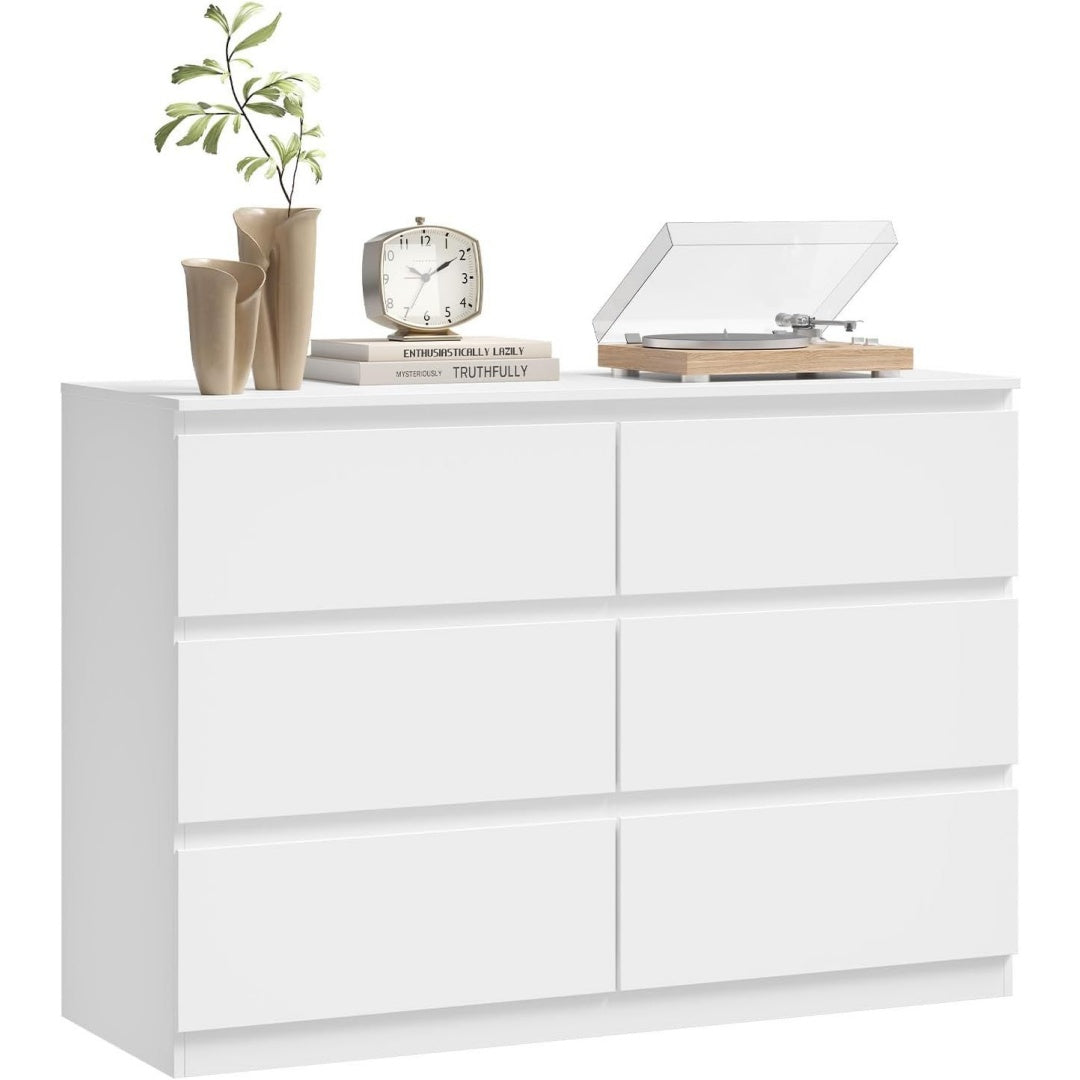 Un espace mieux organise grace a ce buffet avec tiroirs, avec portes, finition blanc et vert
